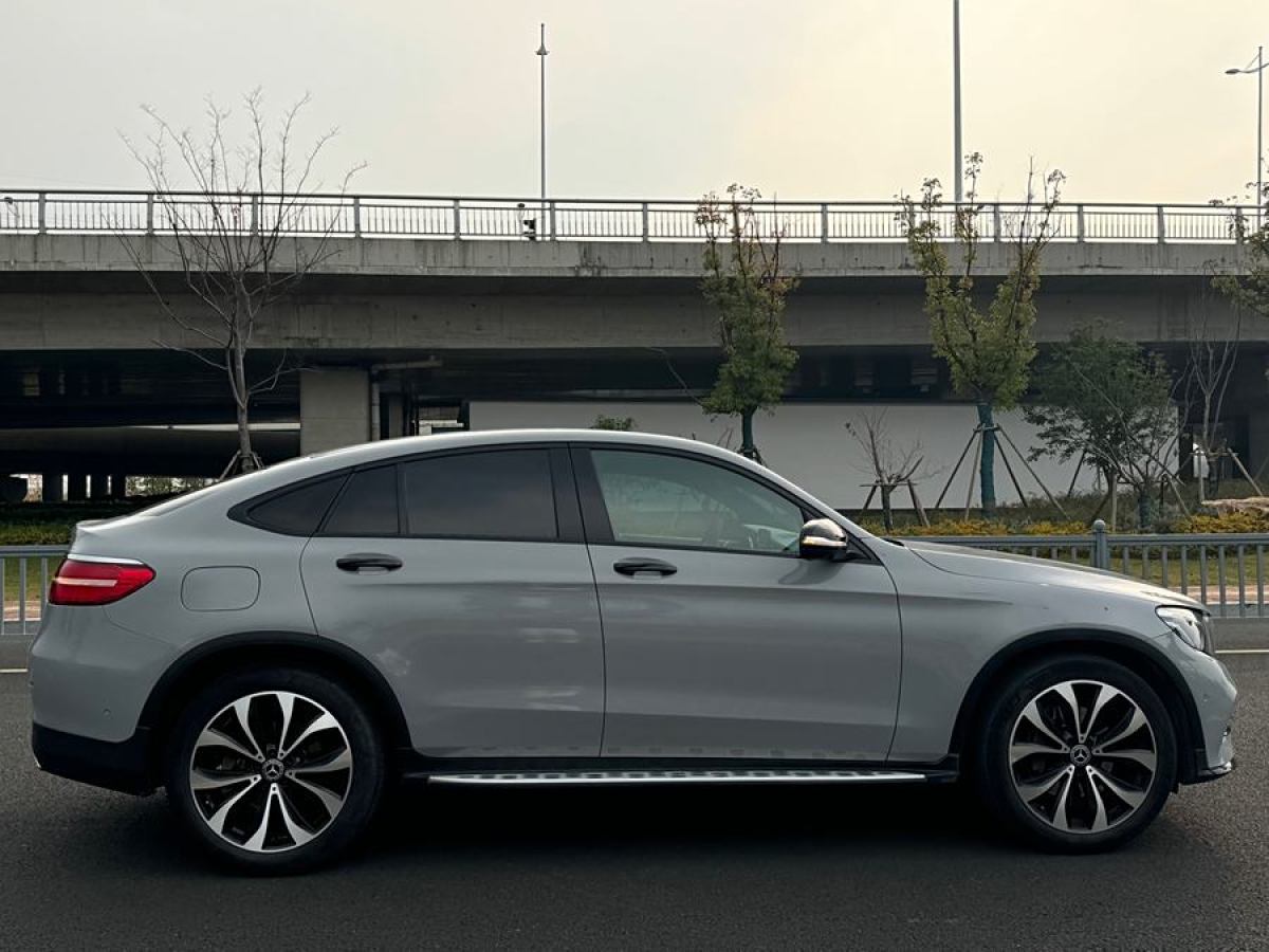 奔馳 奔馳GLC  2022款 改款 GLC 260 4MATIC 轎跑SUV圖片