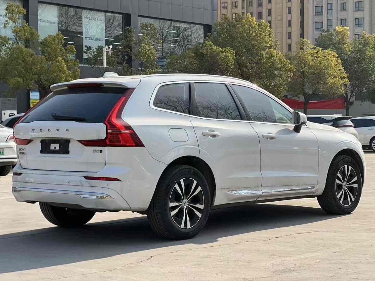 沃爾沃 XC60  2024款 B5 四驅(qū)智逸豪華版圖片