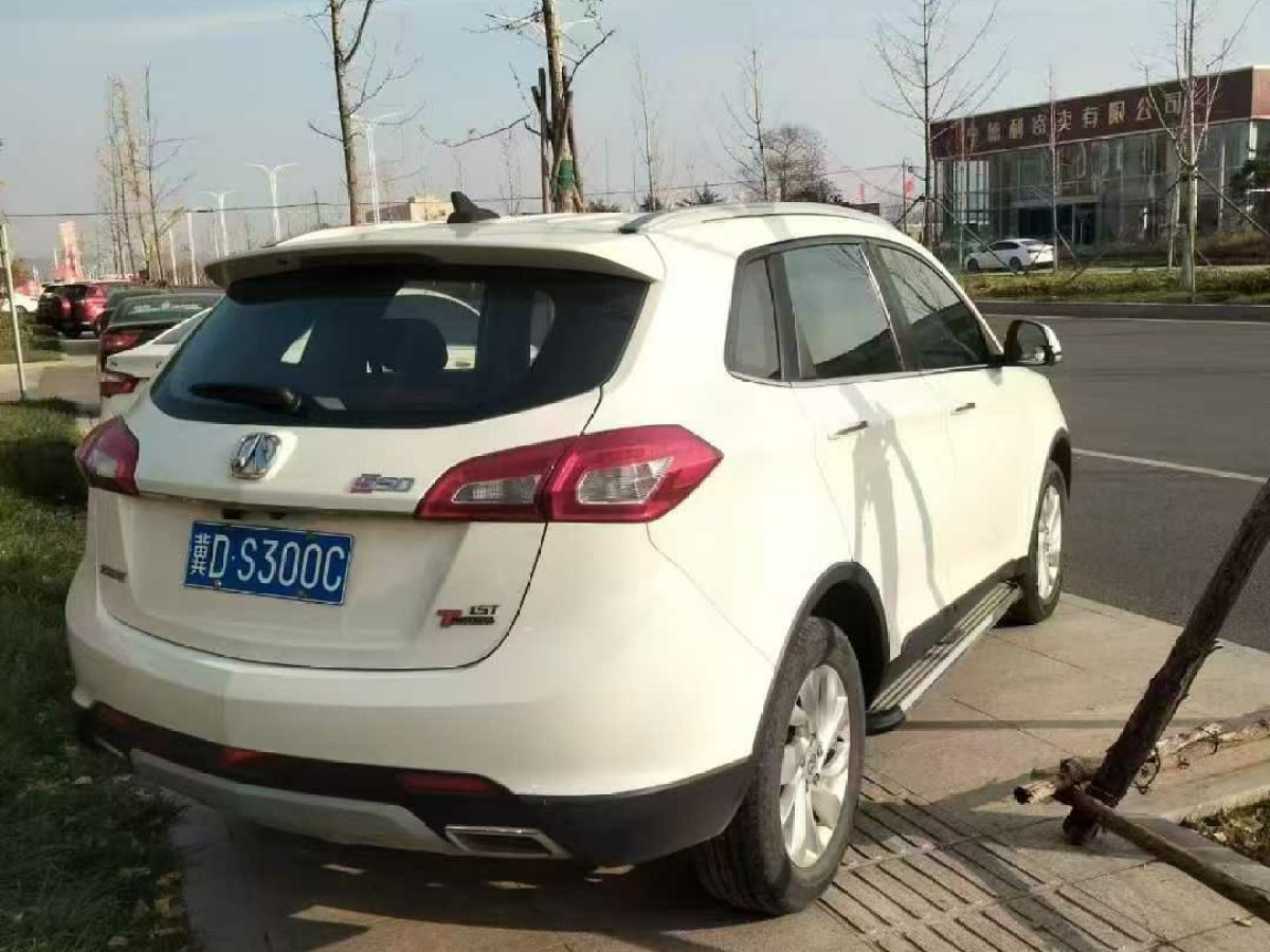 北汽威旺 M50F  2017款 1.3T 標(biāo)準(zhǔn)型圖片