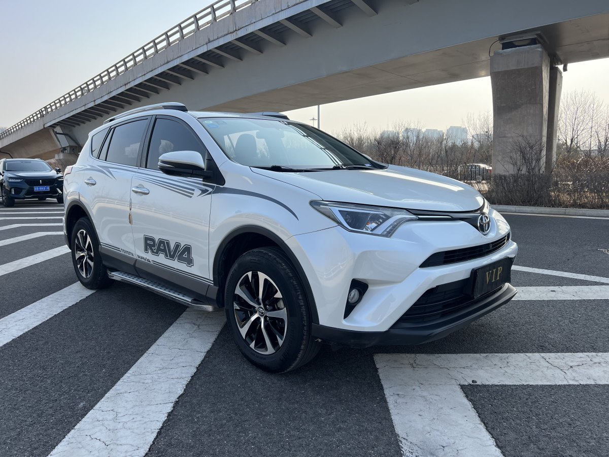 2017年3月豐田 RAV4  2016款 榮放 2.0L CVT兩驅(qū)舒適版