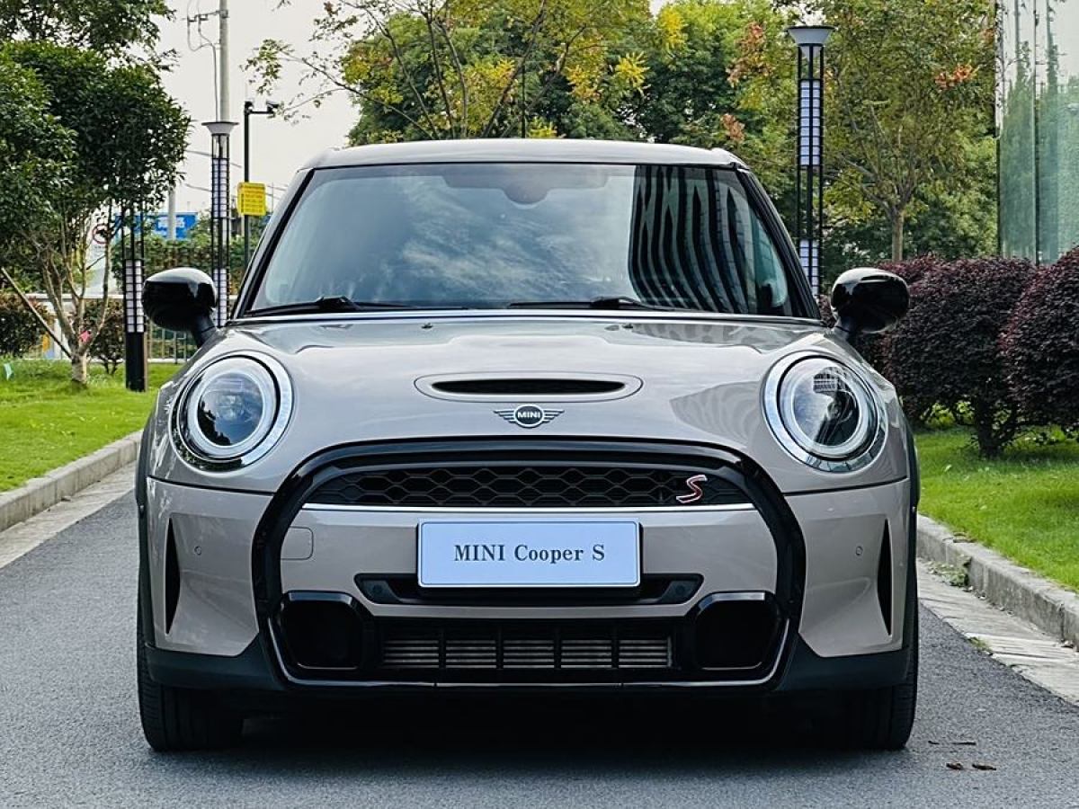 MINI MINI  2022款 2.0T COOPER S 藝術(shù)家 五門(mén)版圖片