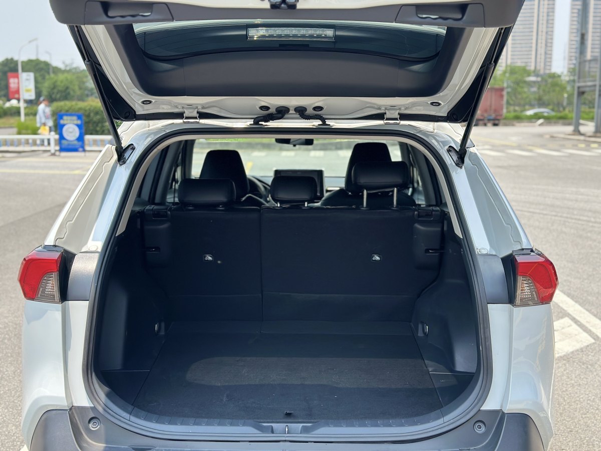 豐田 RAV4榮放  2020款 雙擎  2.5L CVT兩驅(qū)精英版圖片