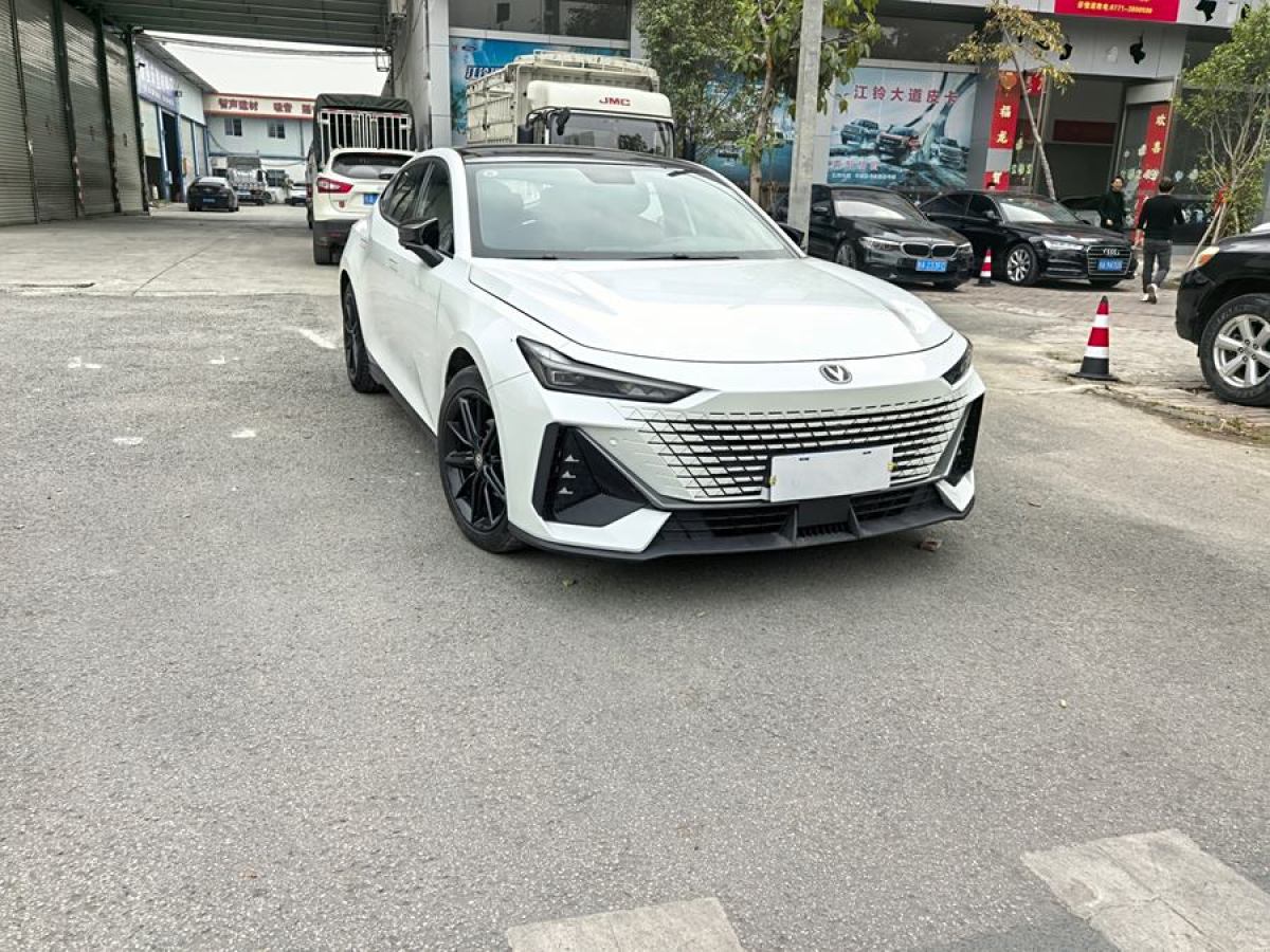 長安 長安UNI-V  2022款 1.5T 智慧領(lǐng)航型圖片