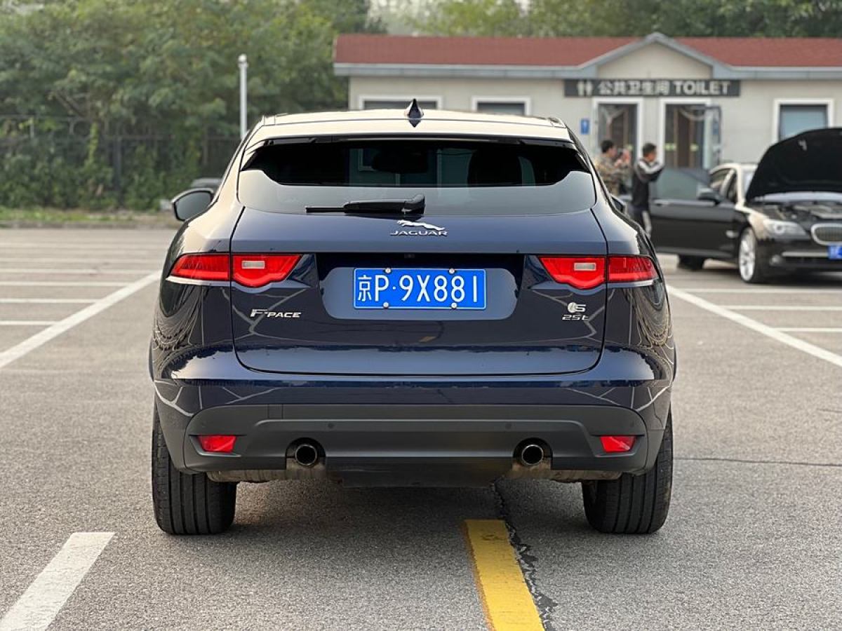 2016年11月捷豹 F-PACE  2016款 2.0T 兩驅(qū)都市尊享版