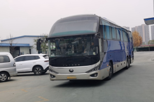 國六48座后吊輪半臥宇通6137營(yíng)運(yùn)車  