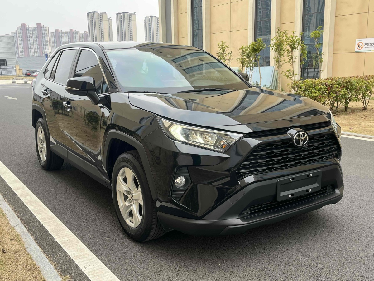 豐田 RAV4  2018款 榮放 2.0L CVT兩驅(qū)都市版圖片