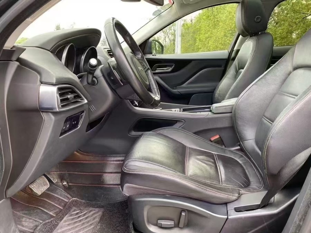 捷豹 F-PACE  2018款 2.0T 兩驅(qū)都市尊享版圖片