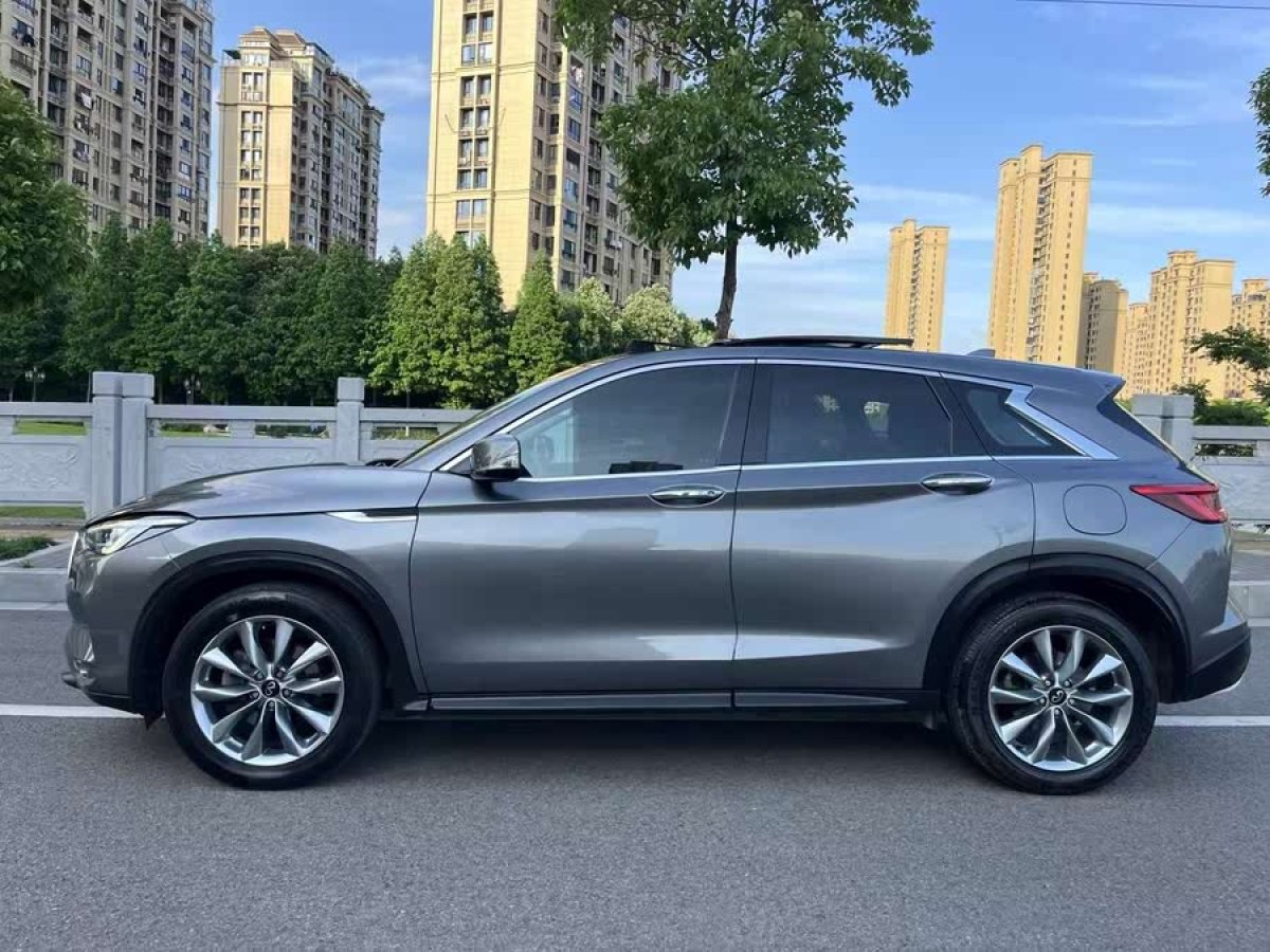 英菲尼迪 QX50  2020款 改款 2.0T 兩驅(qū)菁英版圖片