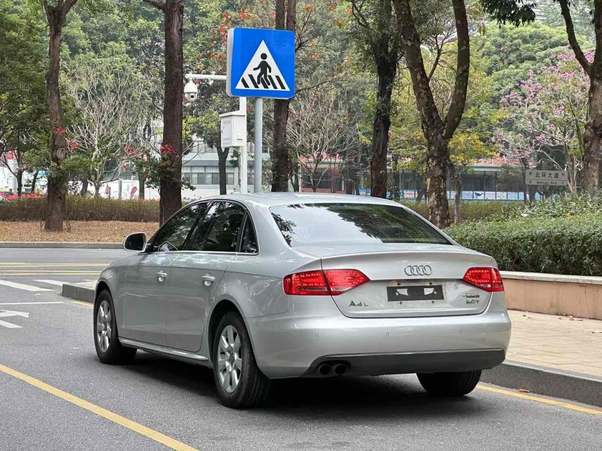 奧迪 奧迪A4L  2011款 2.0 TFSI 標(biāo)準(zhǔn)型圖片