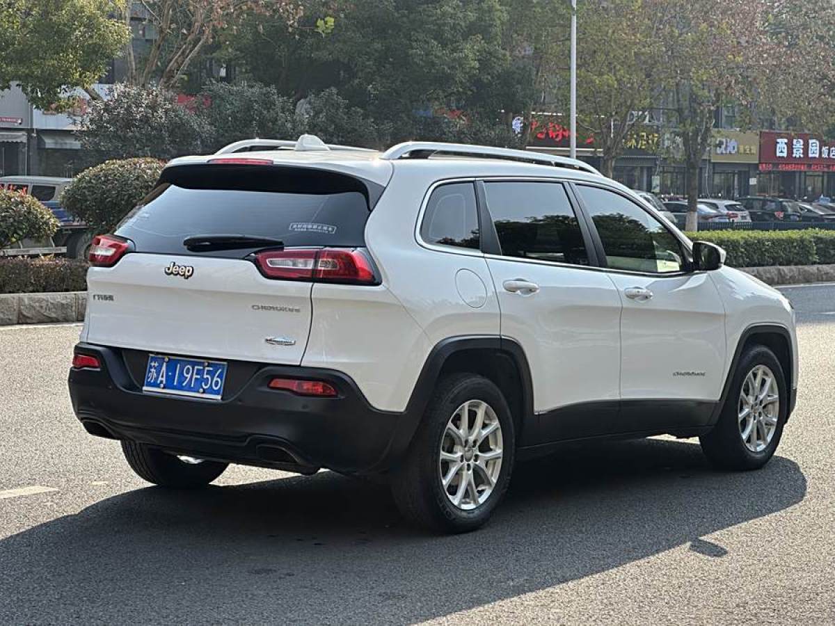 Jeep 自由光  2016款 2.4L 領(lǐng)先版圖片