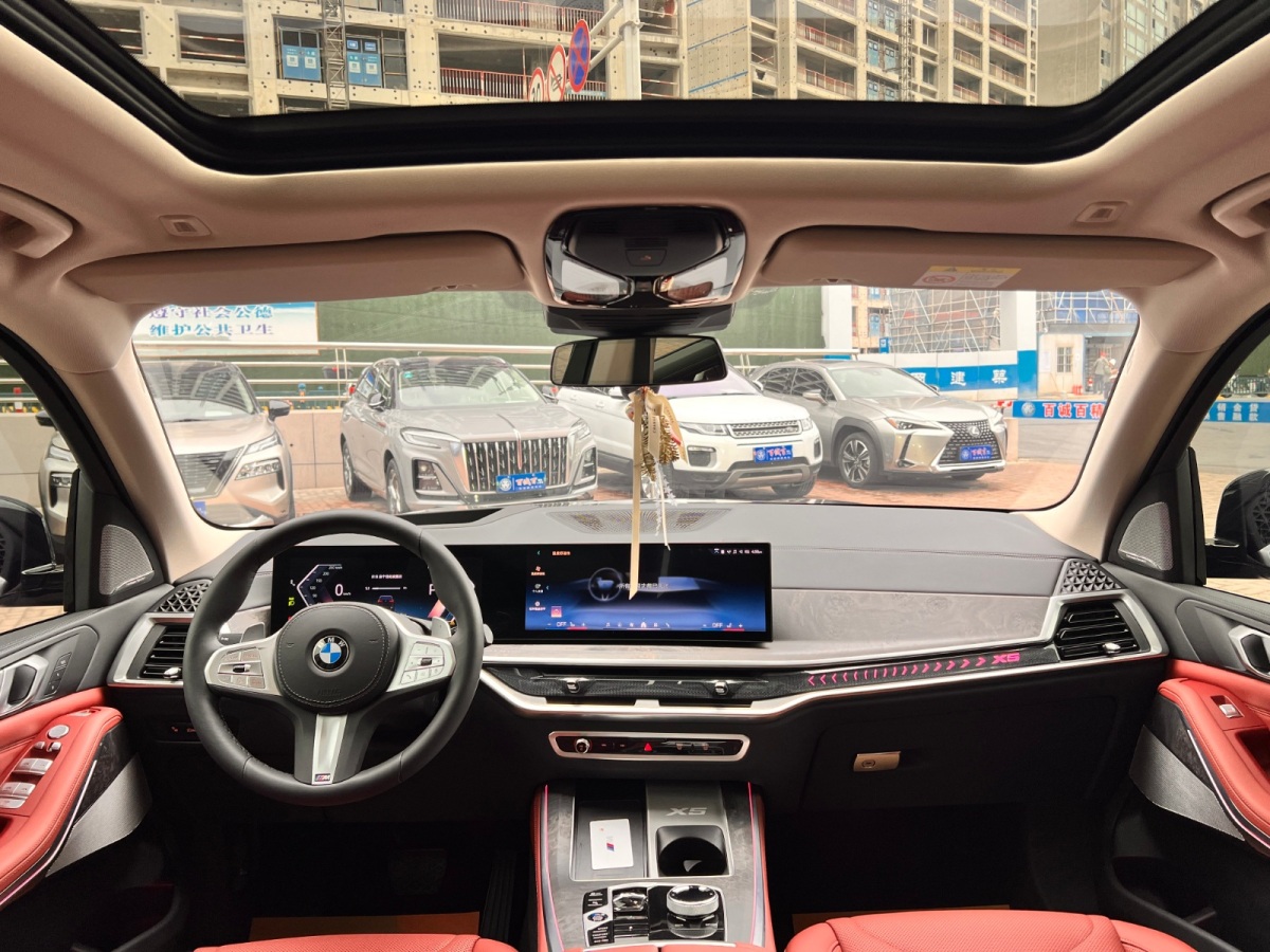寶馬 寶馬X5  2023款 xDrive 30Li 尊享型M運(yùn)動(dòng)曜夜套裝圖片