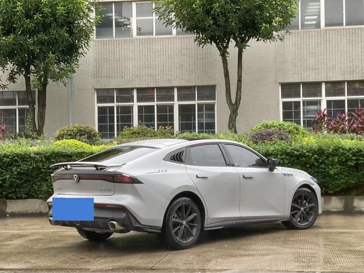 長(zhǎng)安 長(zhǎng)安UNI-V  2023款 1.5T 尊貴型圖片