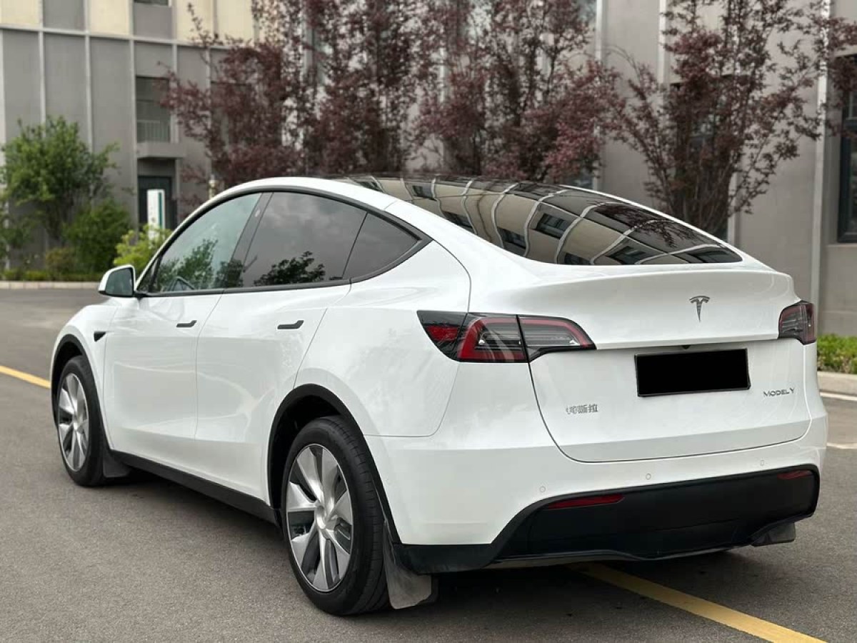 特斯拉 Model Y  2023款 后輪驅(qū)動版圖片