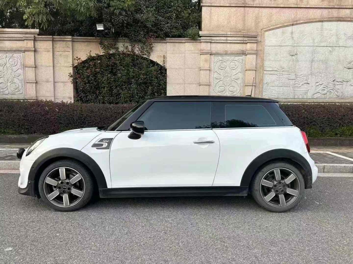 MINI MINI  2019款 1.5T COOPER CABRIO 艺术家图片