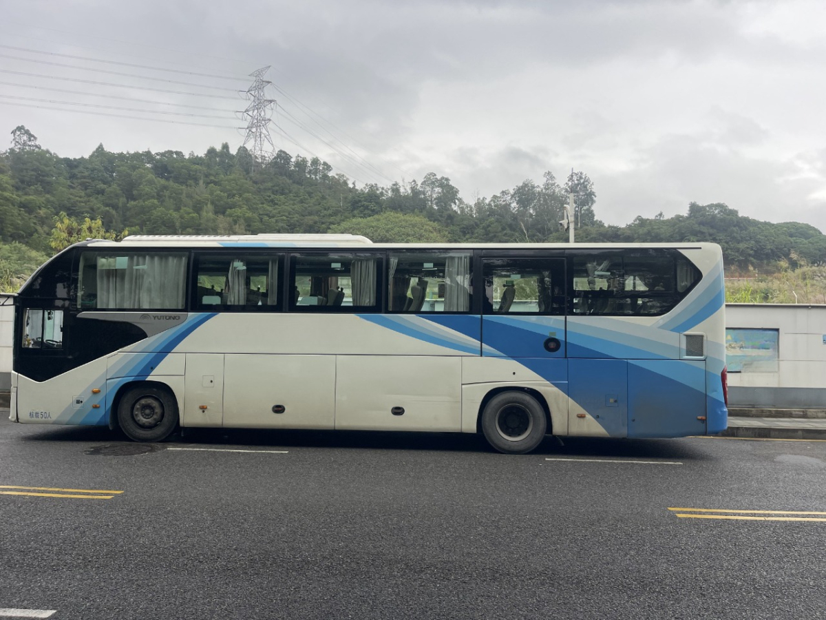 國五12米50座宇通6128型旅游客車圖片