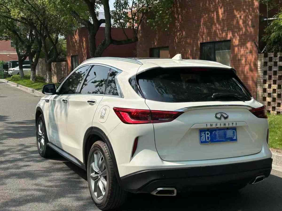 英菲尼迪 QX50  2022款 2.0T 兩驅(qū)時(shí)尚版圖片