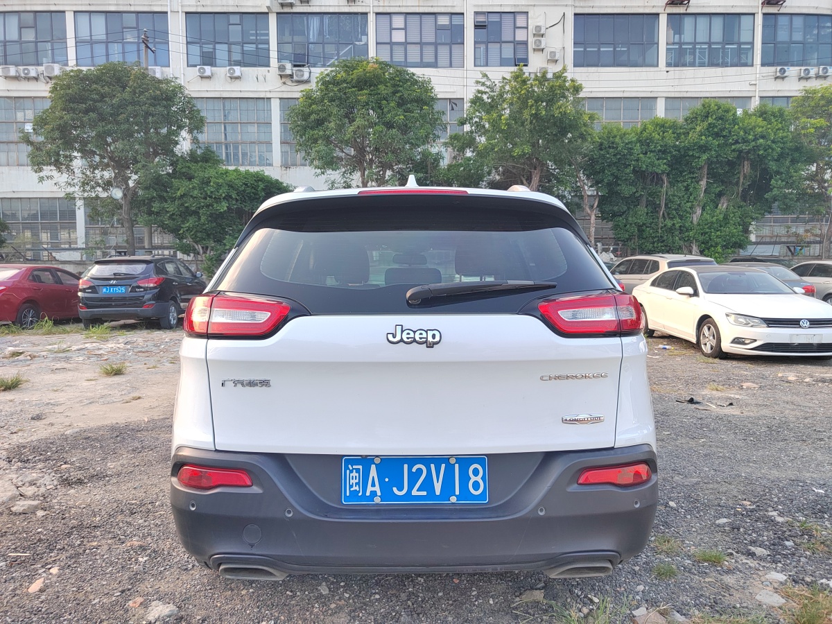 Jeep 自由光  2016款 2.4L 領(lǐng)先版圖片