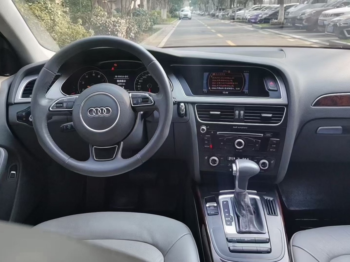 2015年09月奥迪 奥迪A4L  2015款 35 TFSI 百万纪念舒享版型