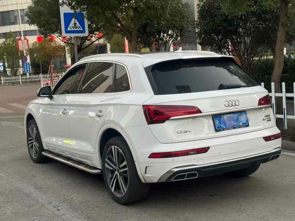 奧迪 奧迪Q5 e-tron  2022款 40 e-tron 星耀型 機(jī)甲套裝圖片