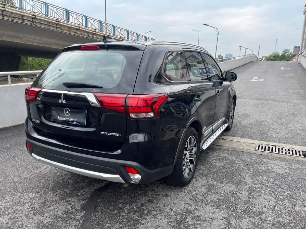 三菱 歐藍(lán)德  2018款 2.0L 兩驅(qū)榮耀版 5座圖片