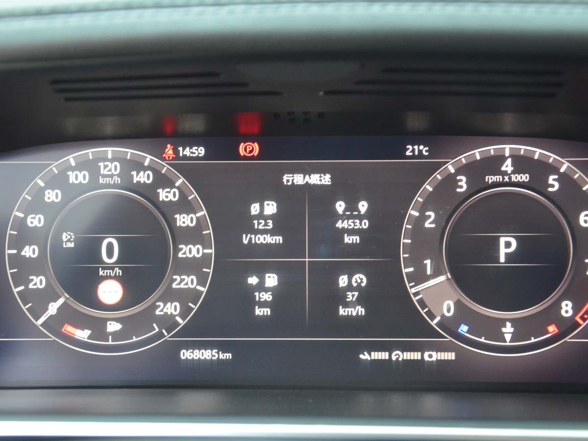 路虎 攬勝  2022款 3.0 L6 400PS 傳世加長(zhǎng)經(jīng)典版圖片