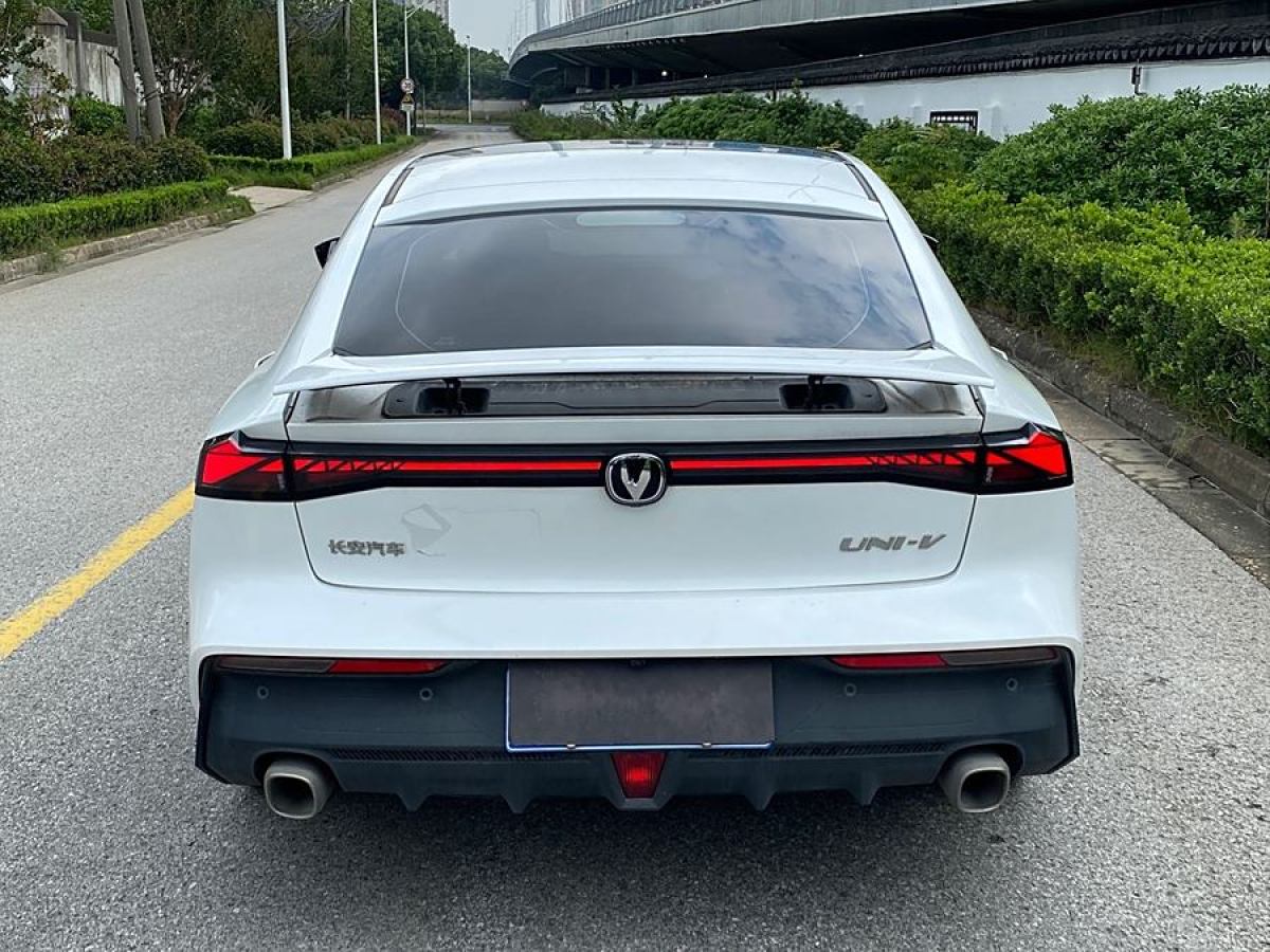 長(zhǎng)安 長(zhǎng)安UNI-V  2022款 1.5T 尊貴型圖片