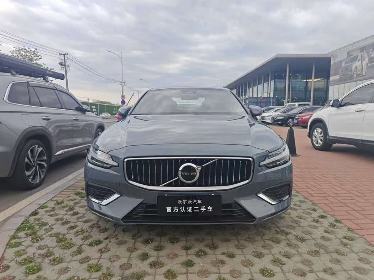 沃爾沃 S60L  2024款 B4 智逸豪華版圖片