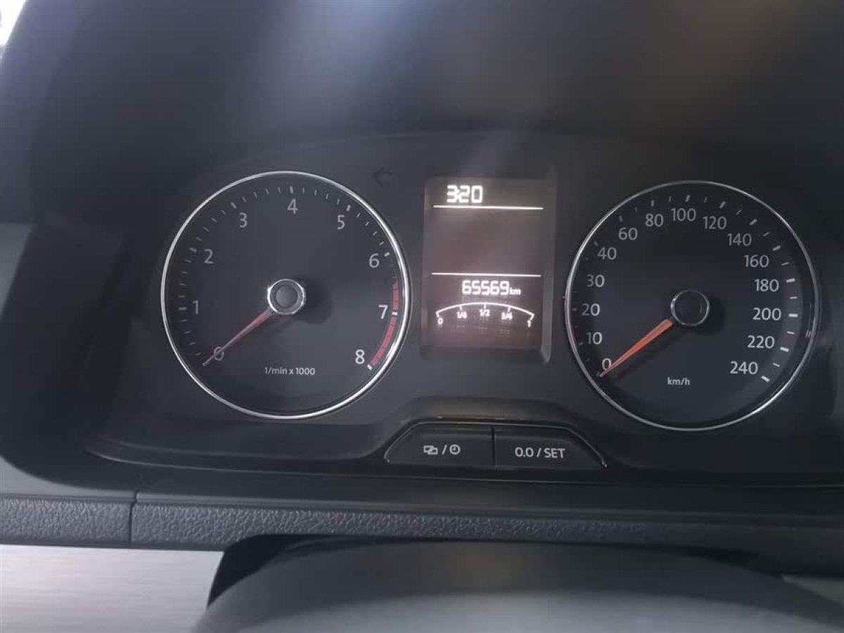 大眾 朗逸  2013款 改款經典 1.6L 自動舒適版圖片