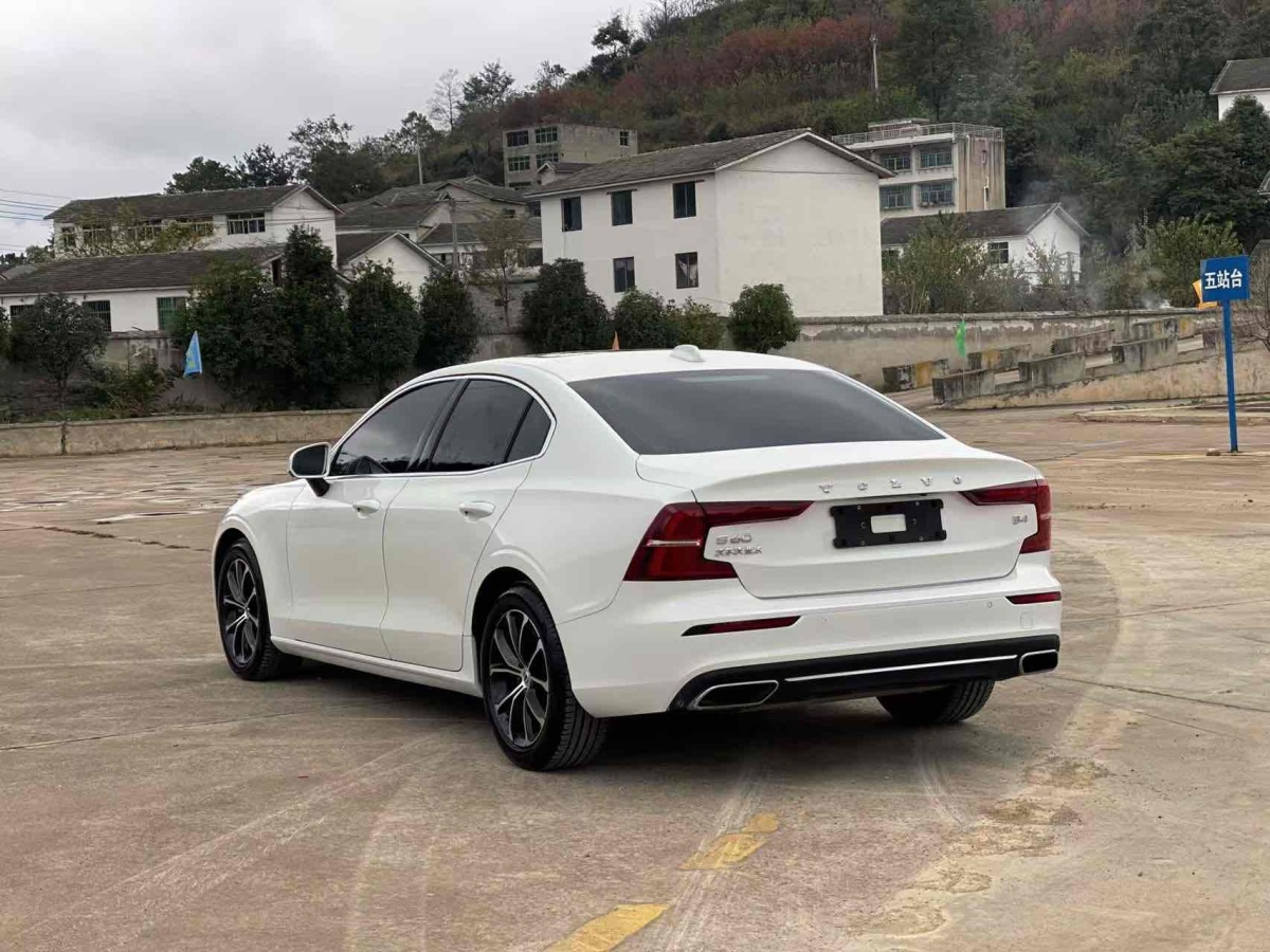 沃爾沃 S60L  2022款 B4 智逸豪華版圖片