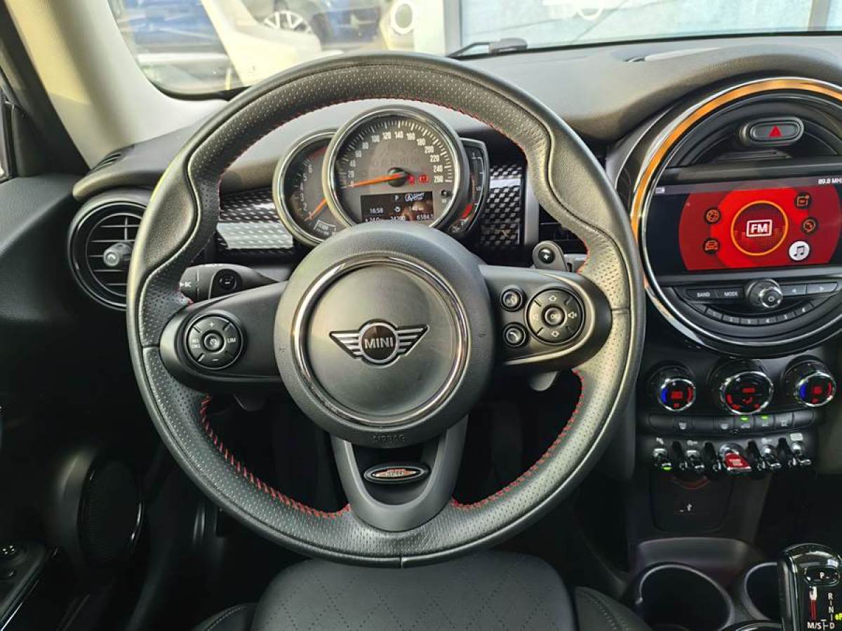 MINI MINI  2019款 2.0T COOPER S 經(jīng)典派圖片