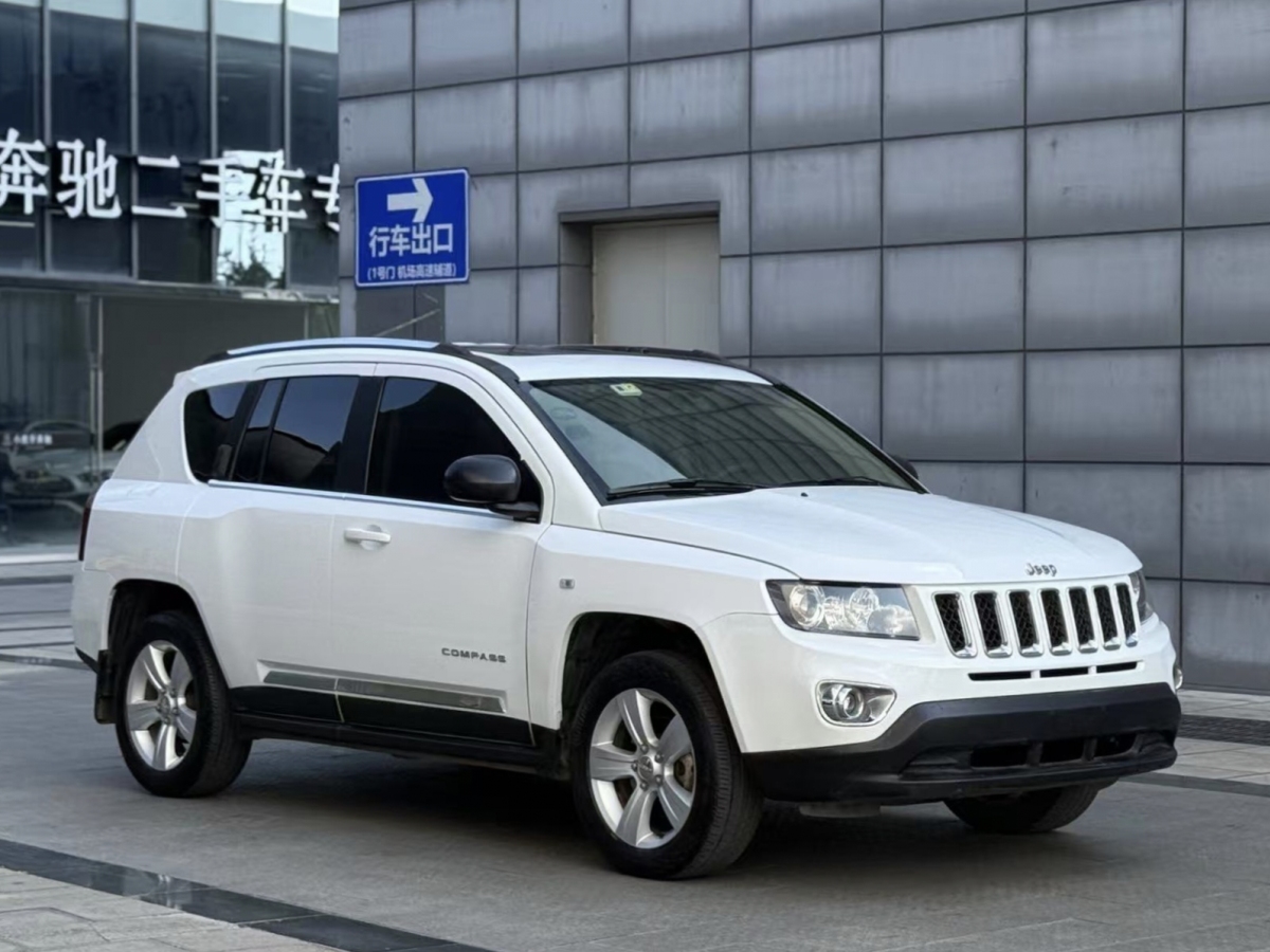 Jeep 指南者  2014款 2.0L 兩驅(qū)運(yùn)動(dòng)版圖片