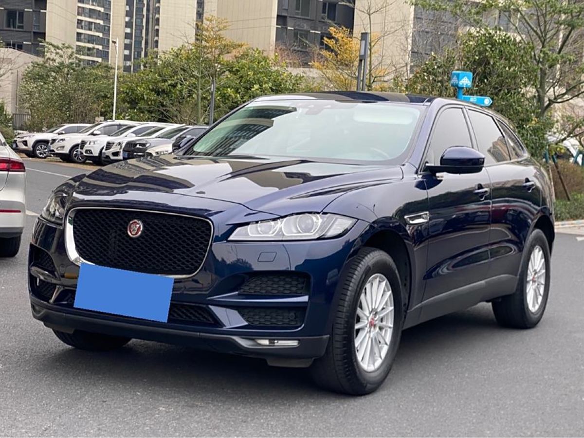 2017年8月捷豹 F-PACE  2016款 2.0T 兩驅(qū)都市尊享版