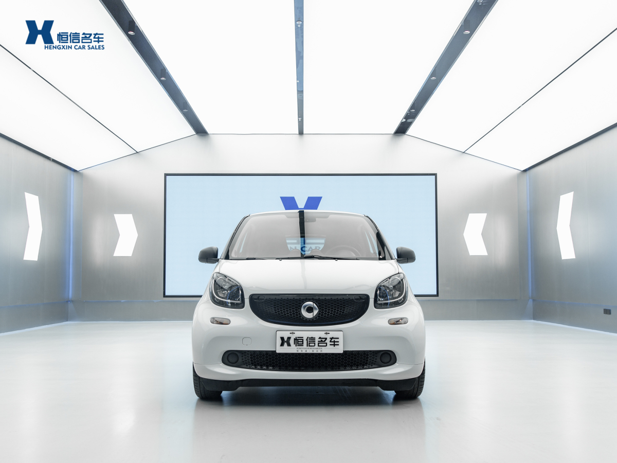 2019年10月smart fortwo  2019款 0.9T 66千瓦硬頂動(dòng)擎版 國(guó)VI