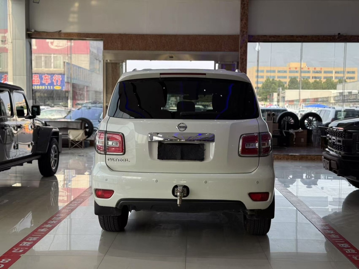日產(chǎn) 途樂  2016款 5.6L 標(biāo)準(zhǔn)型圖片
