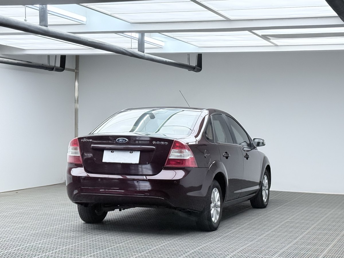 福特 ?？怂? 2012款 三廂經(jīng)典 1.8L 自動基本型圖片