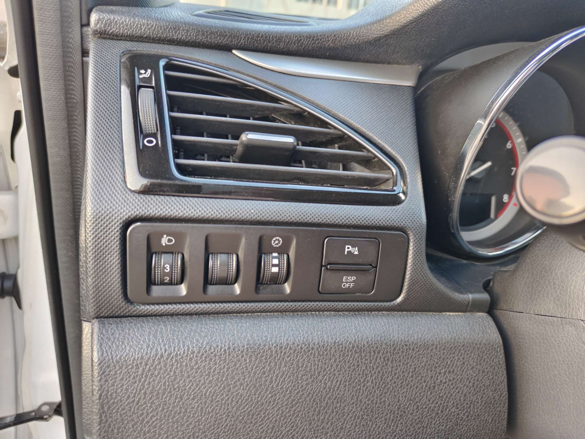 奔騰 B70  2016款 2.0L 自動豪華型圖片