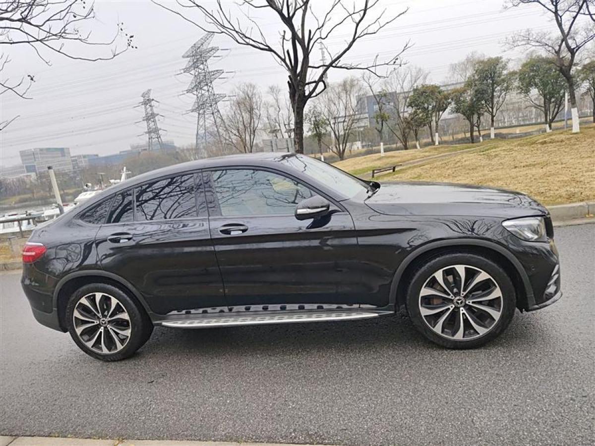 奔馳 奔馳GLC  2022款 改款 GLC 260 4MATIC 轎跑SUV圖片