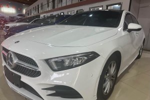 奔馳A級(jí) 奔馳 A 200 L 運(yùn)動(dòng)轎車動(dòng)感型