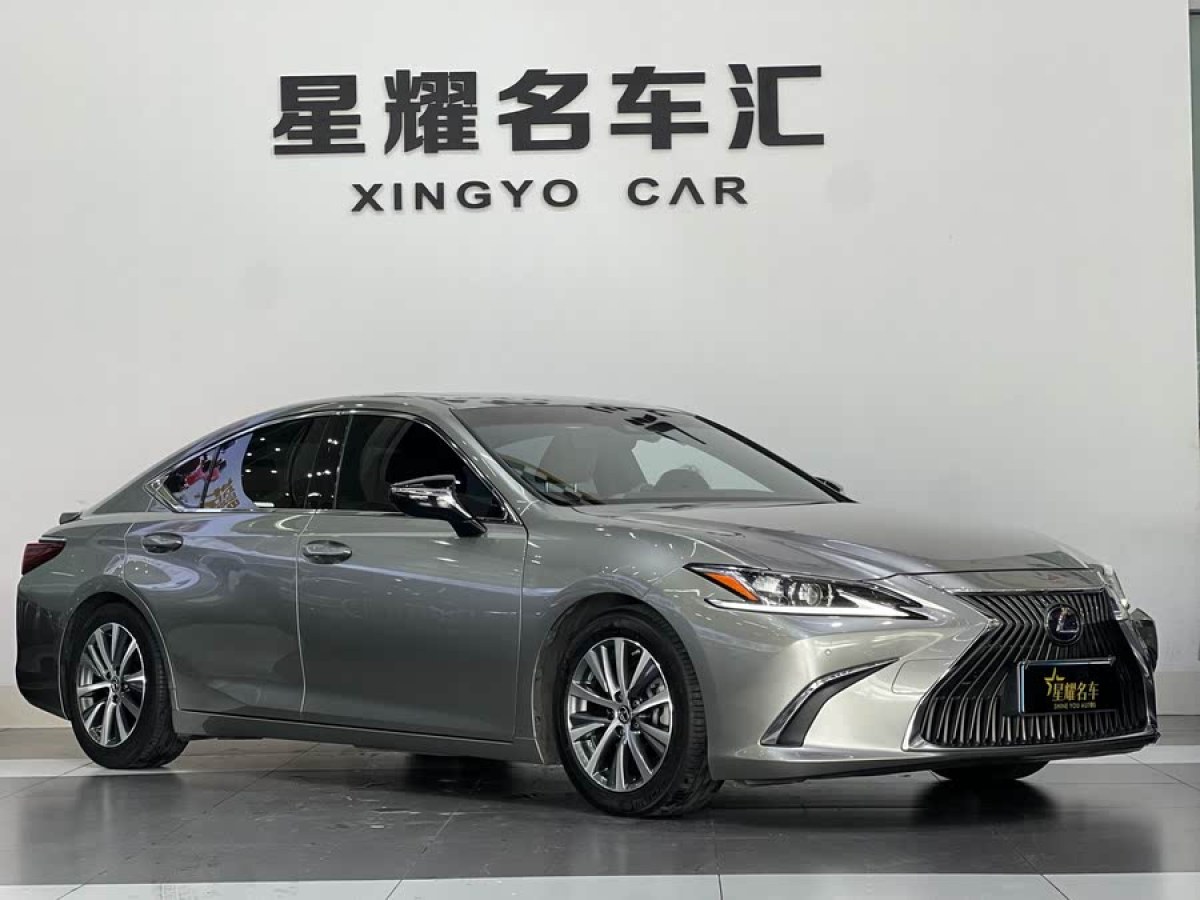 雷克薩斯 ES  2020款 300h 卓越版圖片