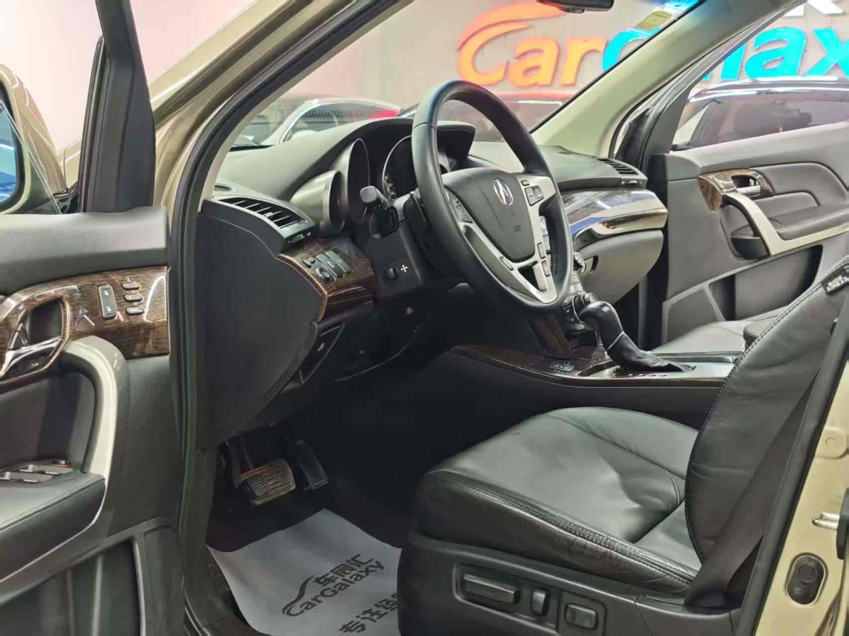 謳歌 MDX  2011款 3.7 標(biāo)準(zhǔn)尊享運(yùn)動(dòng)版圖片