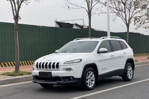 自由光 Jeep 2.0L 優(yōu)越版