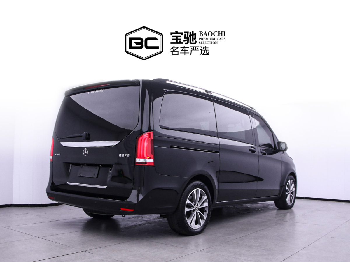 奔馳 V級(jí)  2022款 V 260 領(lǐng)航版圖片