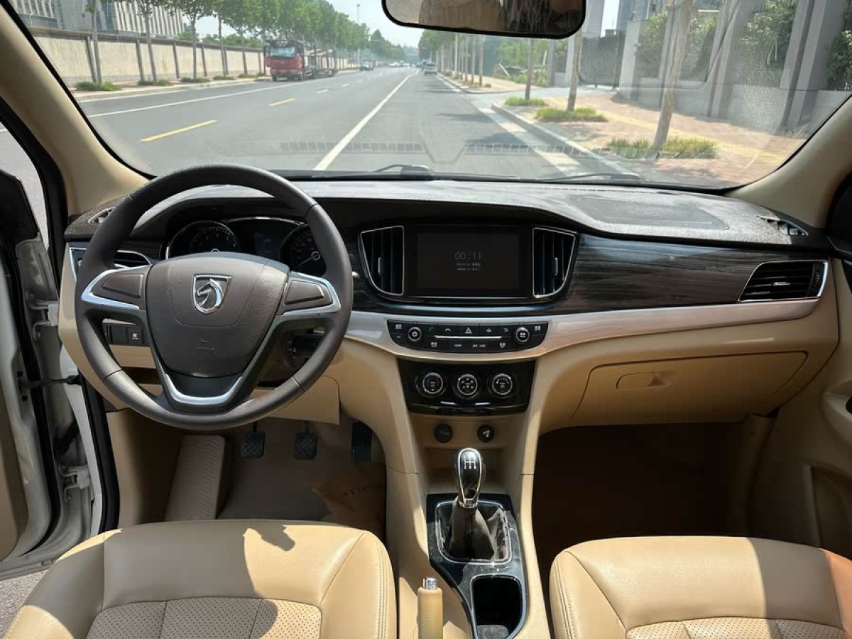 寶駿 730  2016款 1.5L 手動舒適型 7座圖片