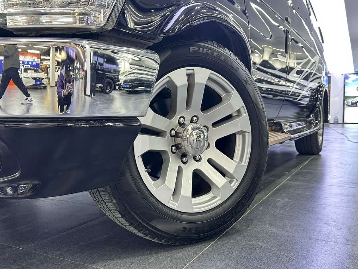 福特 E350  2011款 5.4L 普通游艇版圖片