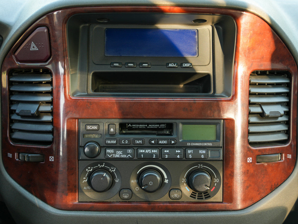 三菱 帕杰罗  2006款 3.8L AT GLS图片