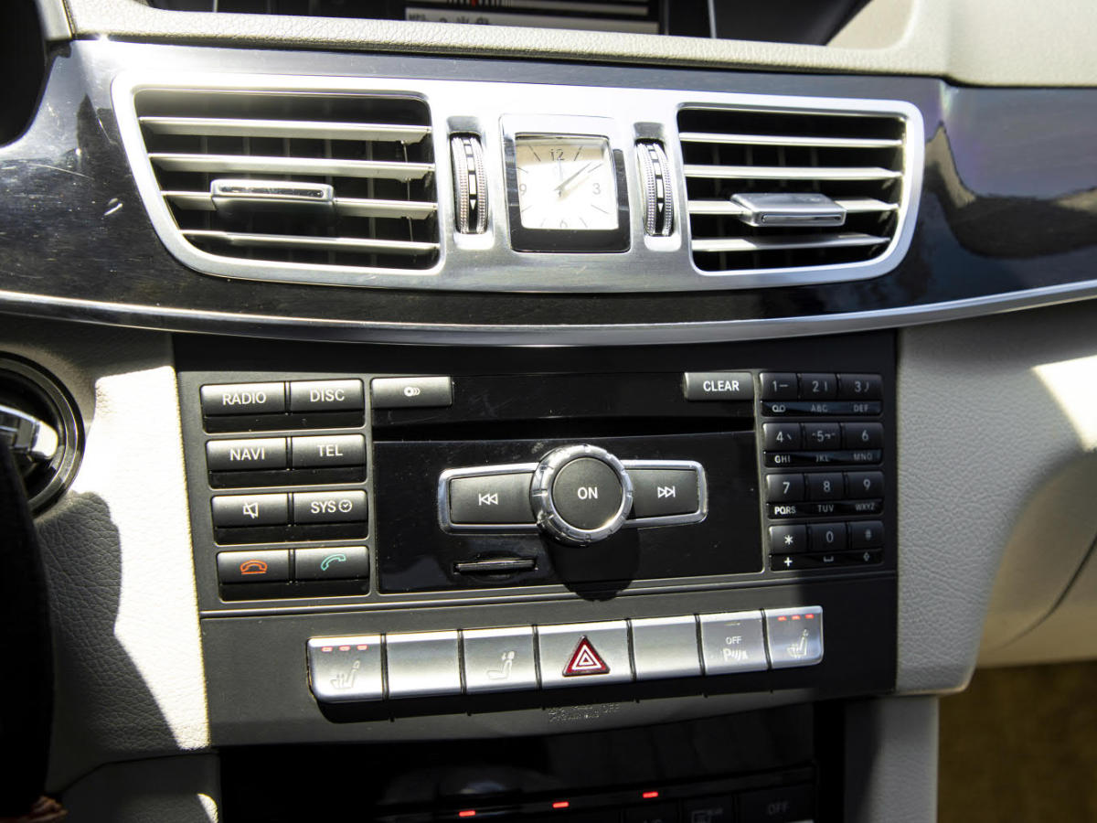 2013年12月奔驰 奔驰E级  2014款 改款 E 300 L 运动型
