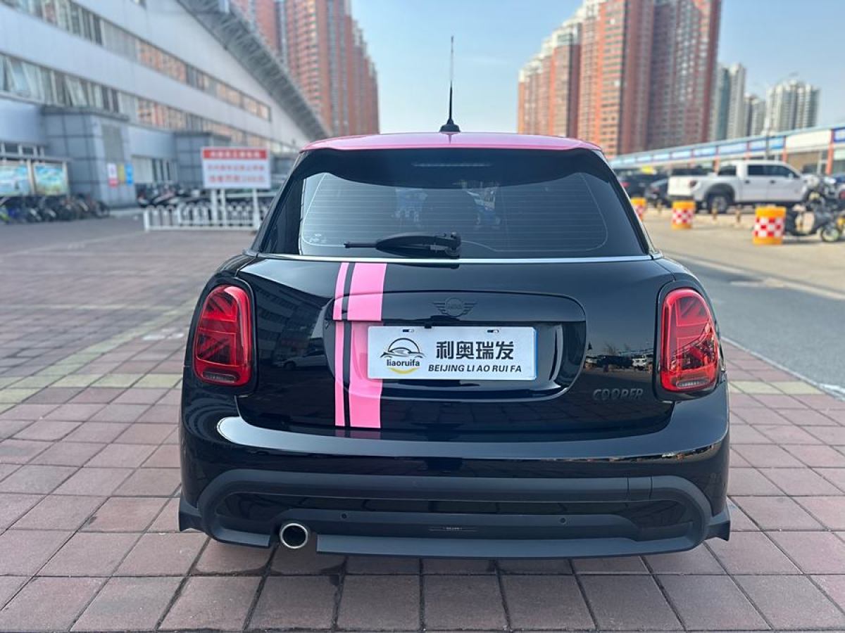 MINI MINI  2022款 改款 1.5T COOPER 藝術(shù)家 五門版圖片