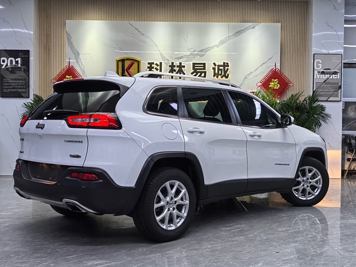 Jeep 自由光  2016款 2.4L 專業(yè)智能版圖片