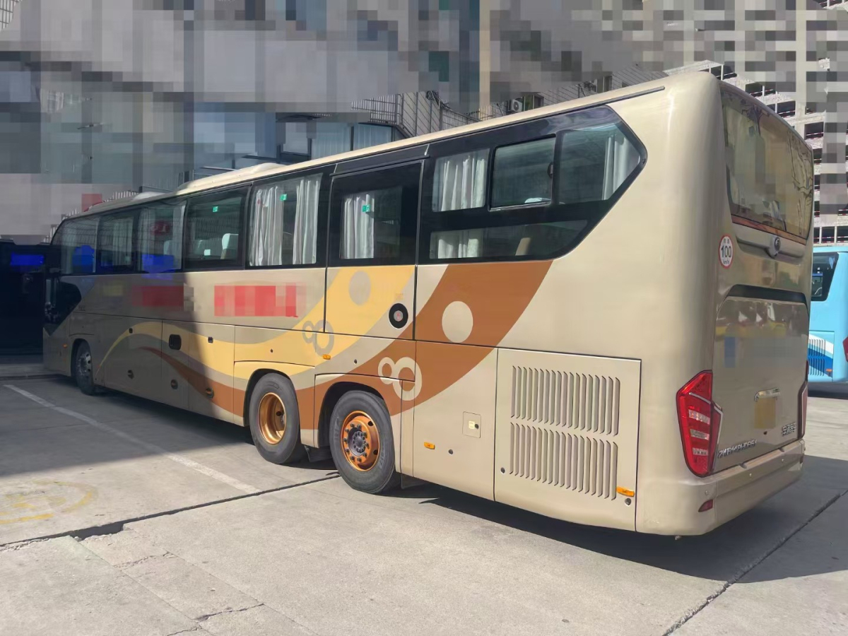 同款三臺(tái)東北配50座后吊輪宇通6148半臥車圖片