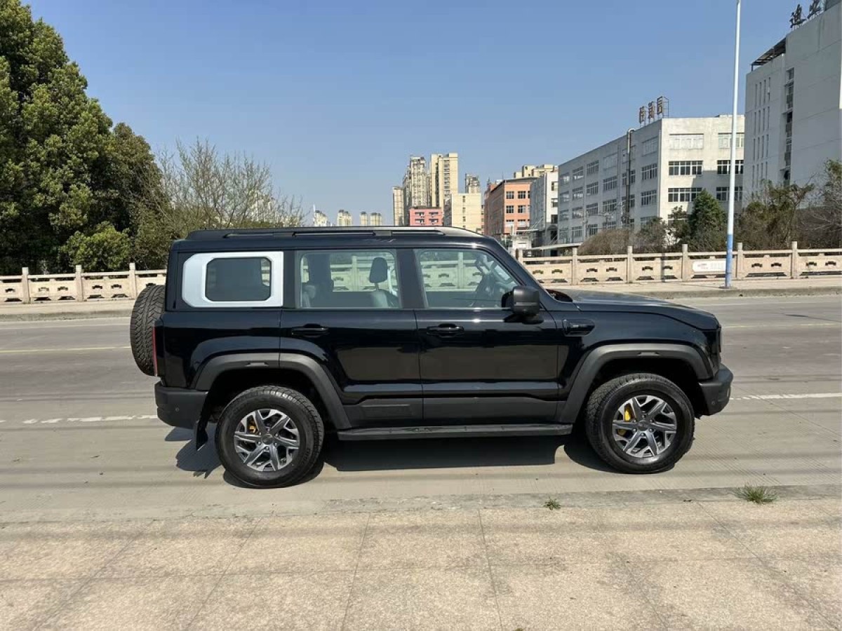 北京 BJ40  2024款 2.0T 城市獵人版 至尊型圖片